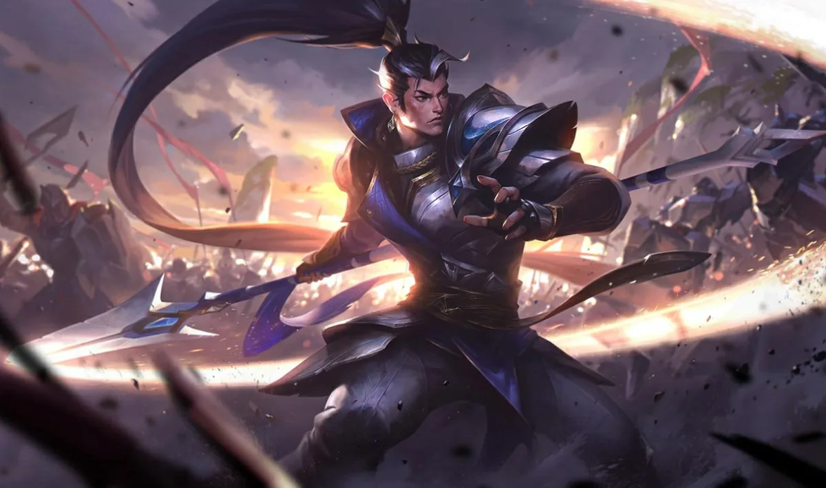 Xin Zhao cutting through a battlefield with his spear