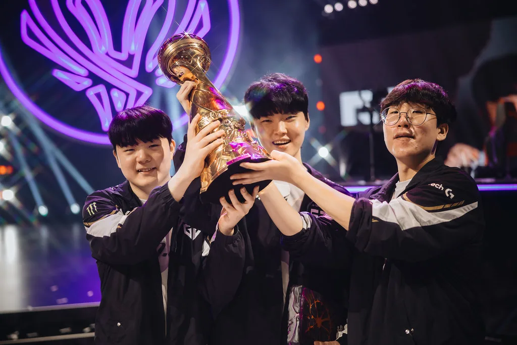 Canyon, Chovy, and Ruler holding the MSI 2025 trophy after Gen.G's victory