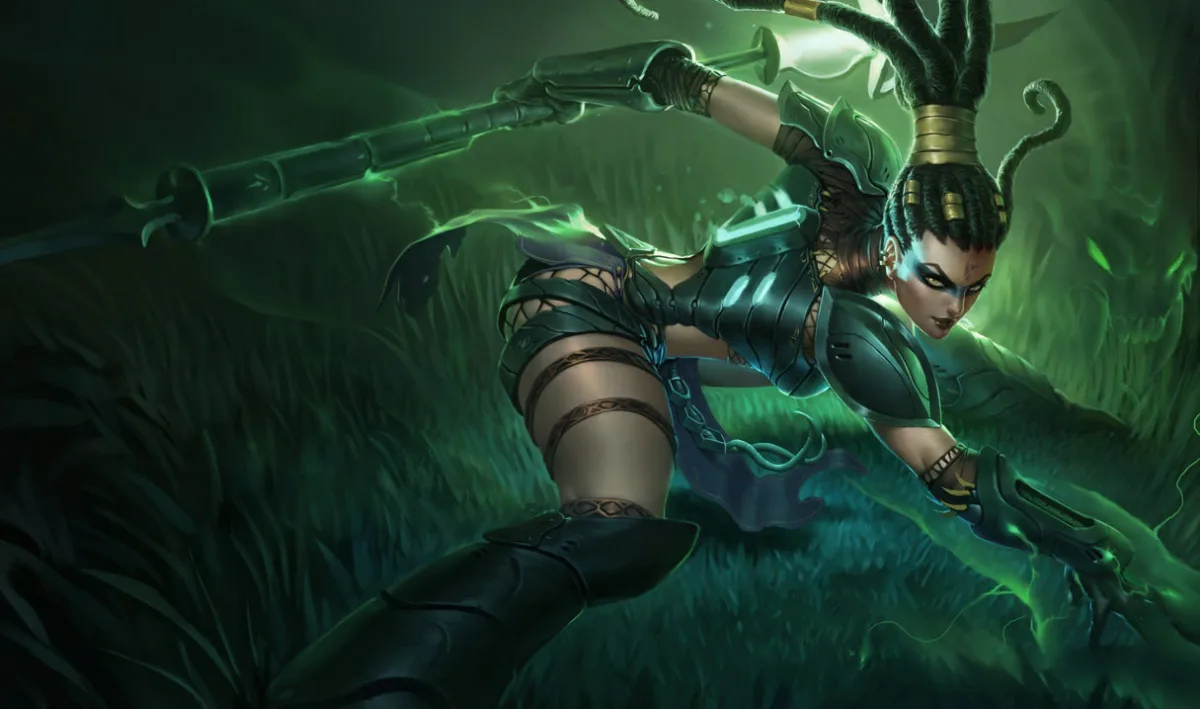 Headhunter Nidalee lunging through a green jungle with an alien bladed spear