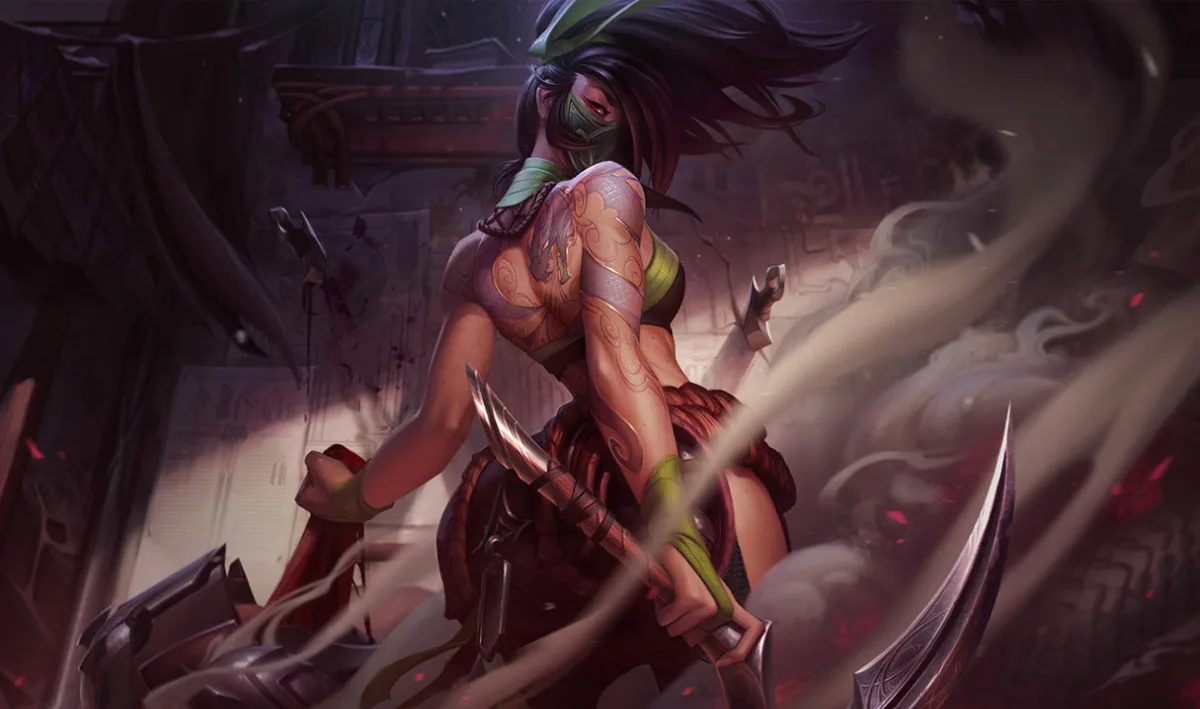Akali wears a green face mask and turns her tattooed shoulder toward the viewer, holding blades amid white smoke.